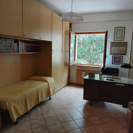 Apartment Il Gelsomino Con Giardino