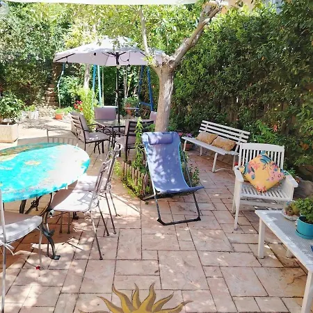 Apartment Il Gelsomino Con Giardino